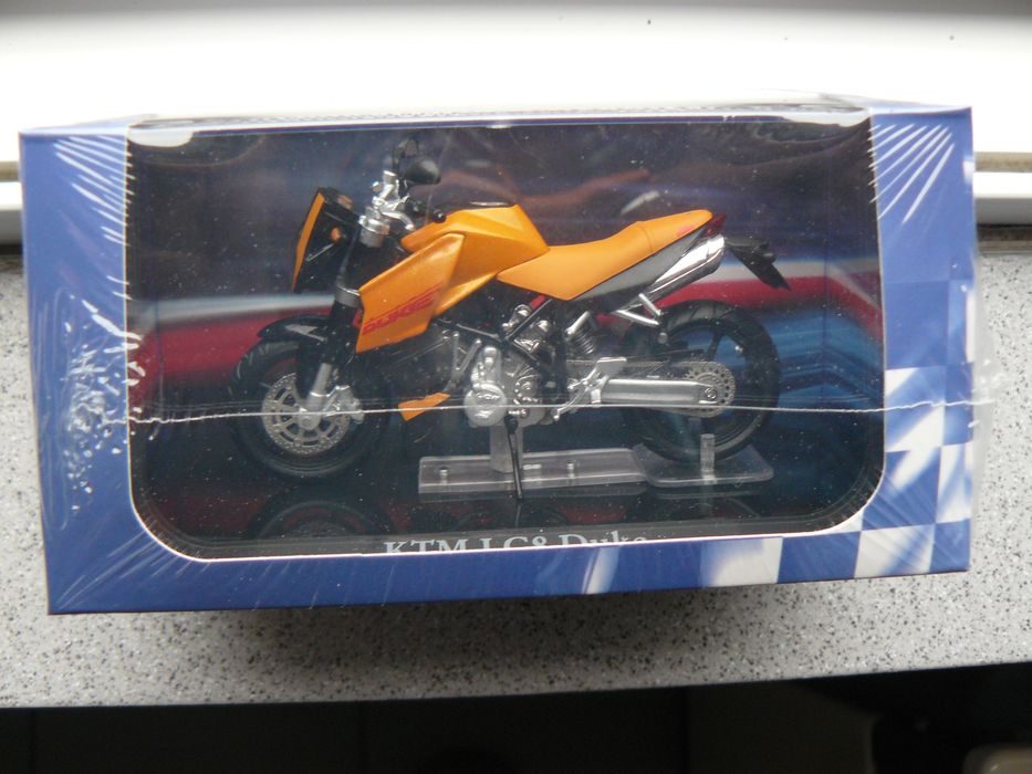 Macheta Moto KTM LC8 DUKE, Noua,Scara 1:24,Brand Atlas Collection