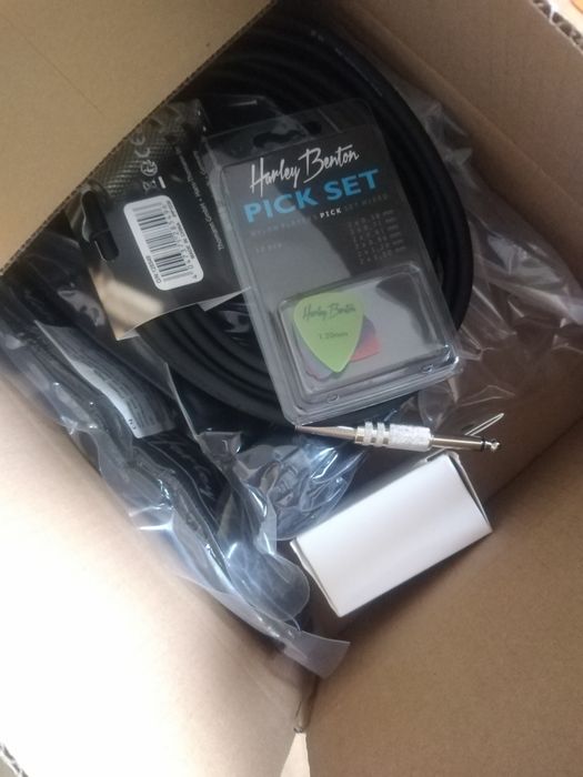 Чисто Нова електрическа китара