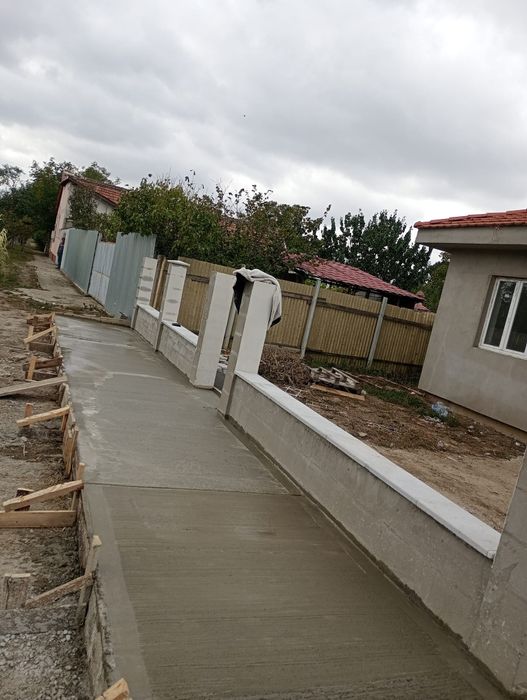 Fațade,  case la roșu,  gri , acoperiș, structuri,  betoane .