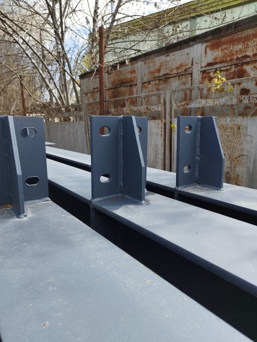 Дупча, пробивам отвори на метални, планки, винкели на щанц преса