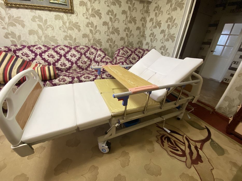 Медицинская кровать