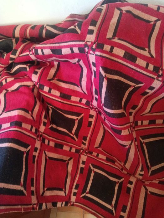 Вълнен килим тъкан