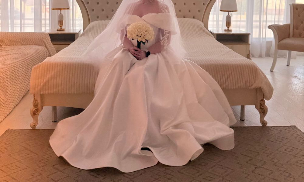 Продаю свадебное платье , сшилось на заказ по размерам М L