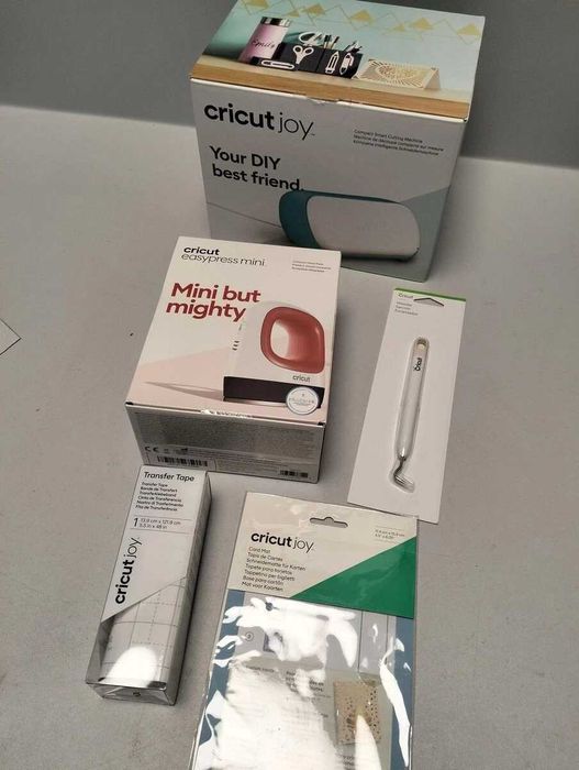 Режещ плотер Cricut Joy с Cricut EasyPress Mini и аксесоари НОВА