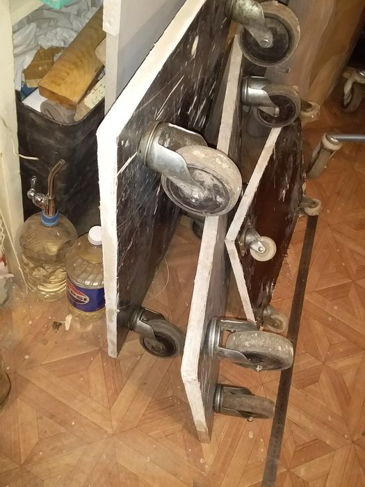 Тележка на колесах для перевозки стройматериалов