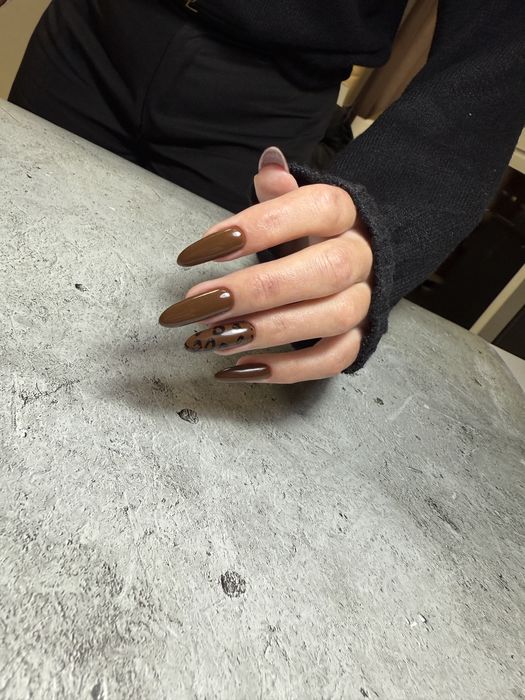 Нужны модели на маникюр