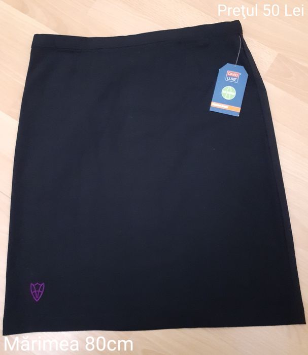 Fustă medie pentru liceu