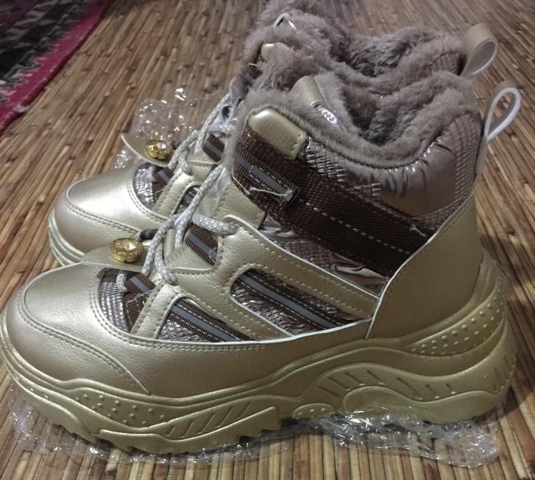 Продается зимняя кроссовка