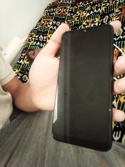 Redmi note 7 xotira 4  64 ideal holatda