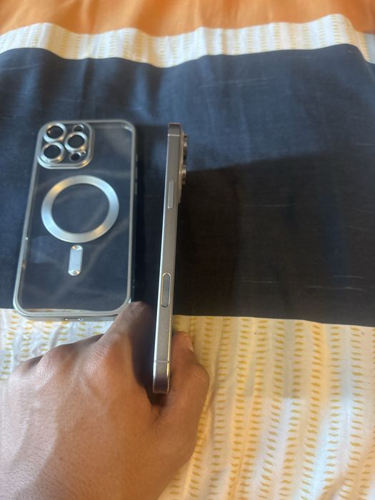 Vand iphone 16 pro max fake