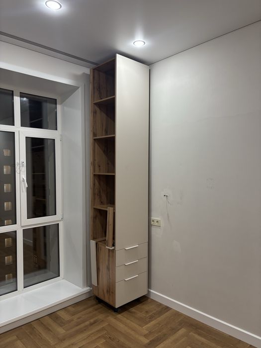 Продам стенку + стол между ними