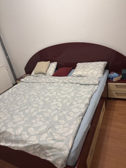 Pat de dormitor cu noptiere