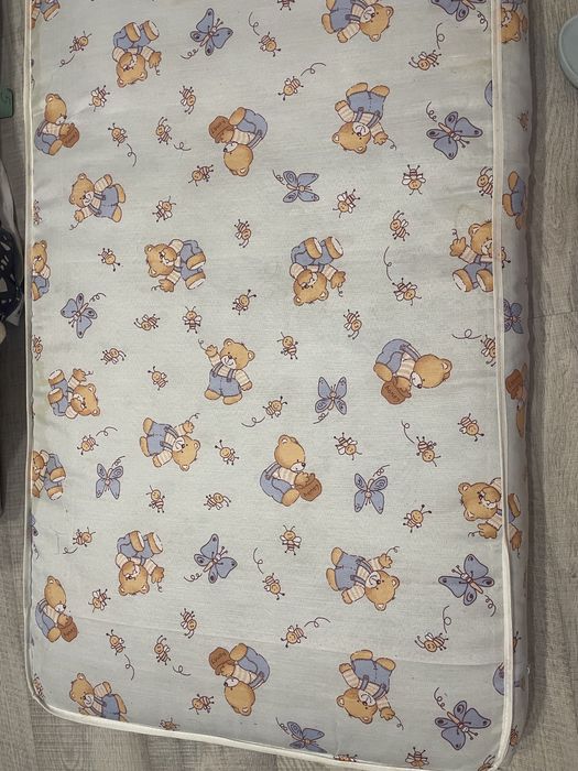 Детская кроватка с маятником