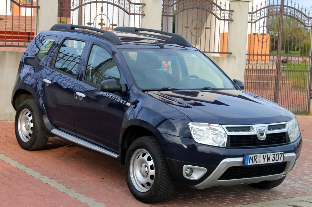 Dacia Duster-2012-1.6+GPL