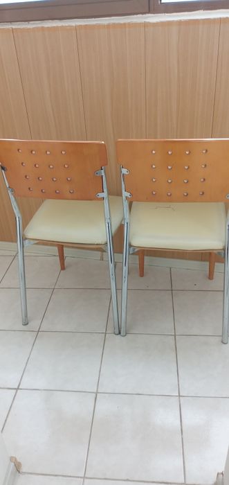 Качественные стулья   .дерево и металл