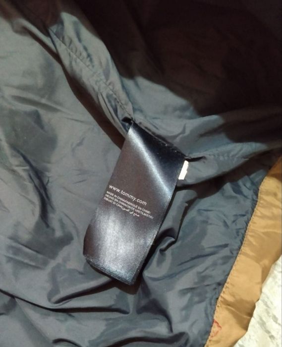 Vând geaca dama Tommy Hilfiger!