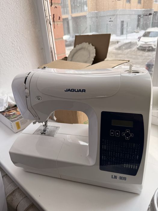 Продам швейную машинку ягуар 50000