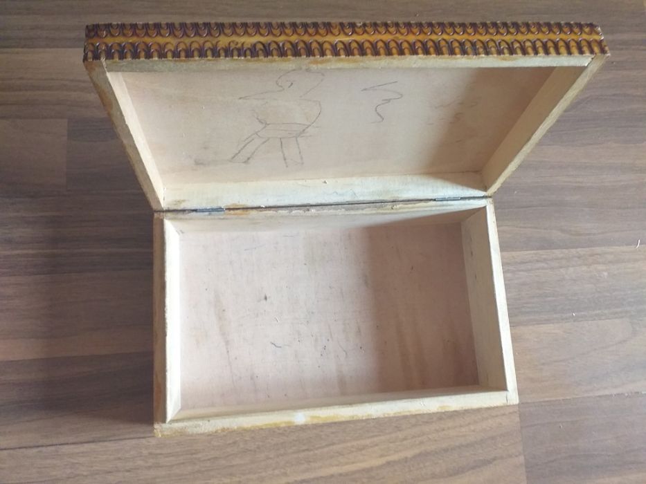 Кутии за съхранение-дървена с инкрустации и метална на Дисни