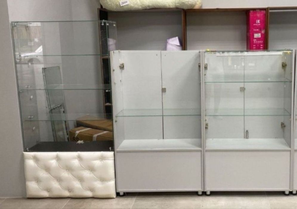 Продам витрины полки стеллажи