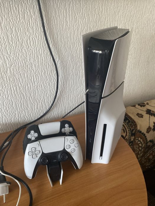 Плестейшон 5 слим , внутры есть игры