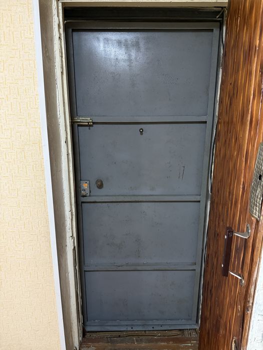 Продается.  дверь