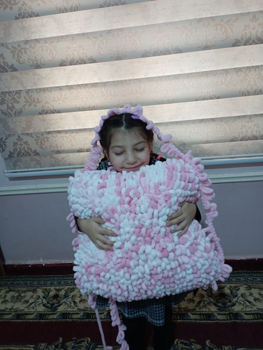 Принимаем заказы, свяжем подушки, пледы, шарфы и шапки из мягких пряже