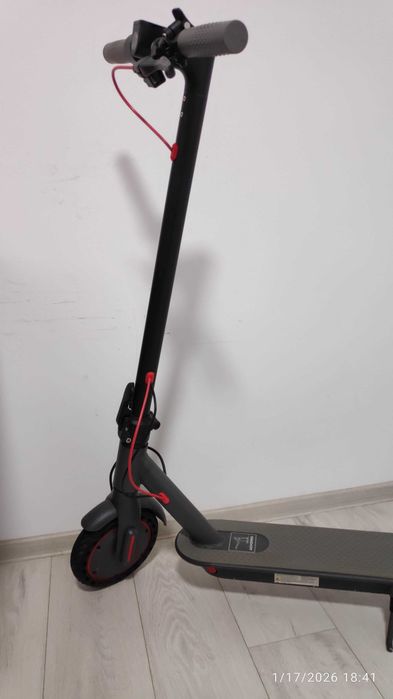 Trotineta AOVOPRO ES80. Stare ca noua. 350W, pliere rapida, 35 km.