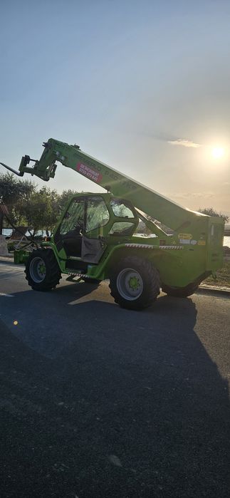 Manitou , incarcator telescopic de inchriat