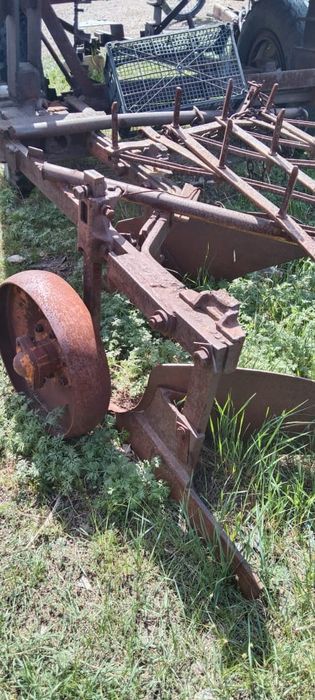 Продается плуг. Двухкорпусной.