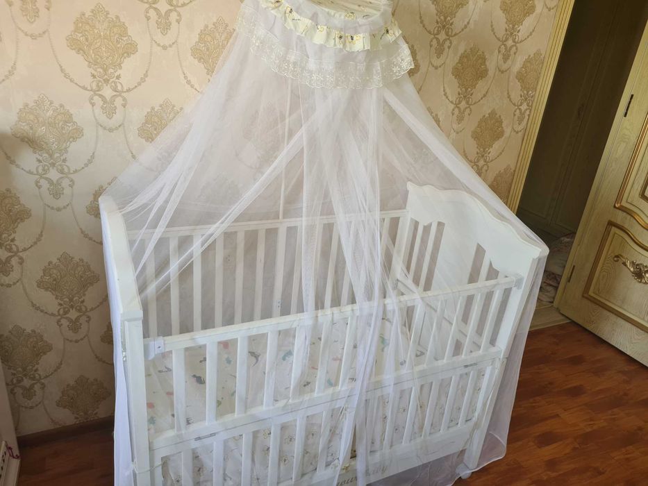 детский кровать и шкаф