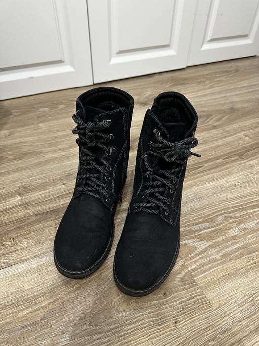 Продам женские ботинки