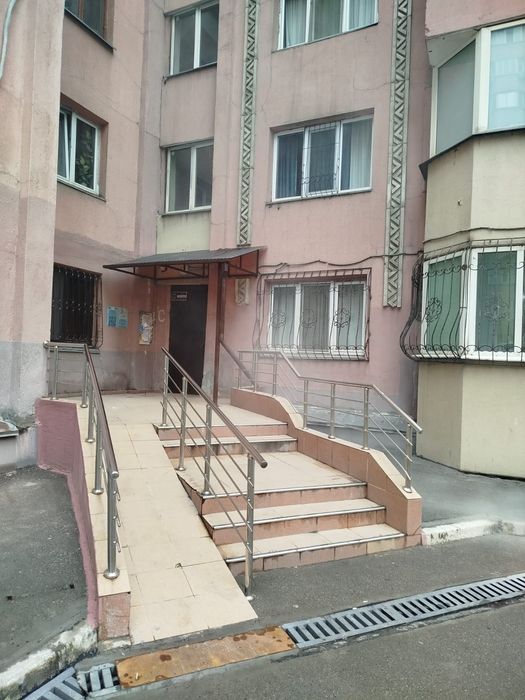 1-но комнатная 50 кв торг есть