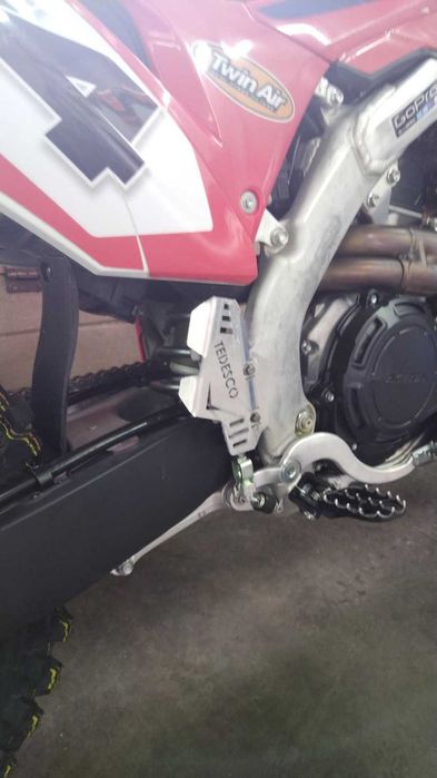Honda CRF - Гард помпа задна спирачка