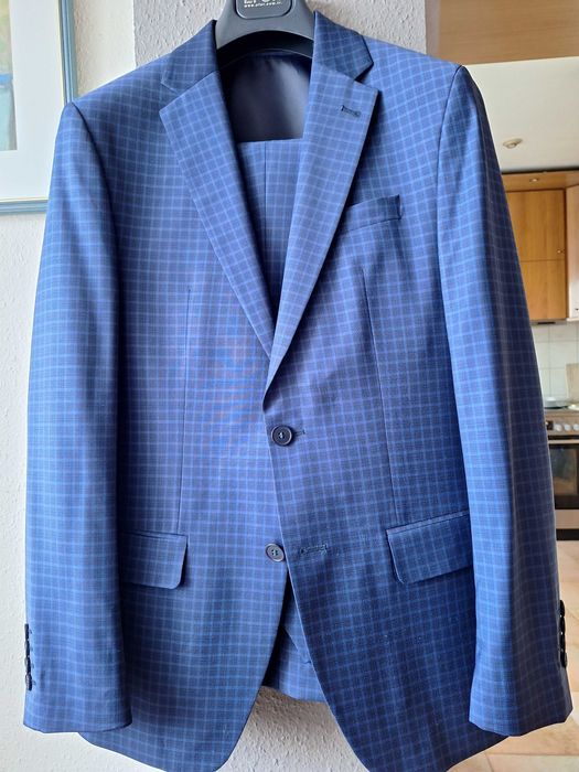 Мъжки костюм от три части, размер 46