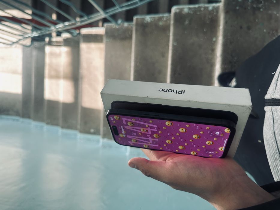 Продам айфон 15про 256гб