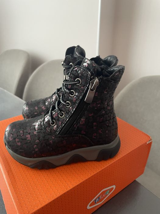 Продам сапожки зимние Tiflani