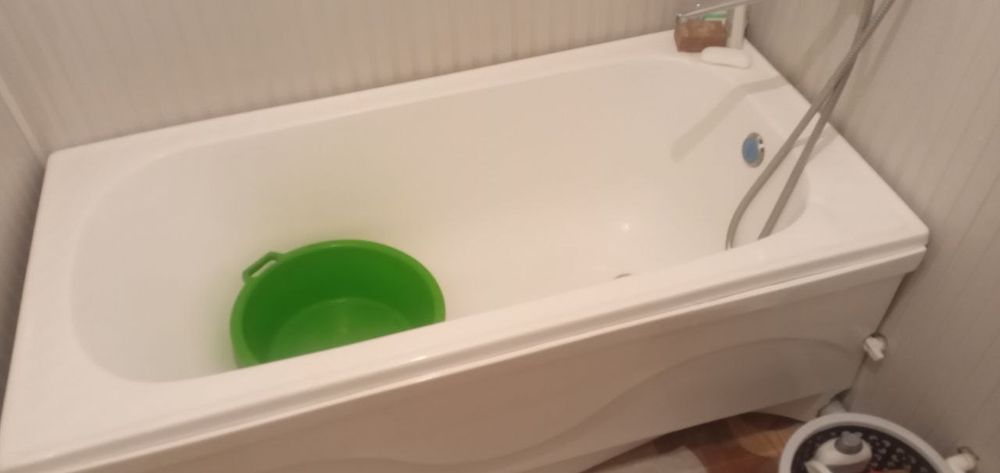 Продам спутник2 1ком 2этаж 2этажки в доль линия метро в деревянном дом