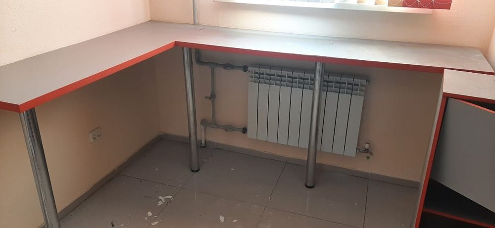 Продаются 3 стола для офиса