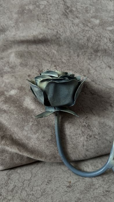 Подарок роза из металла Love