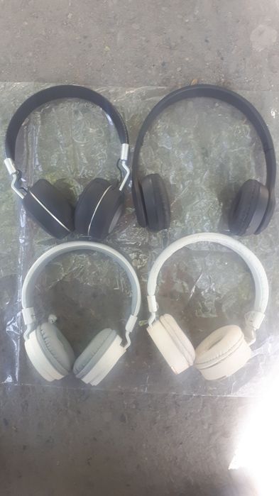 Naushniklar bluetuzli va oddiy simlik