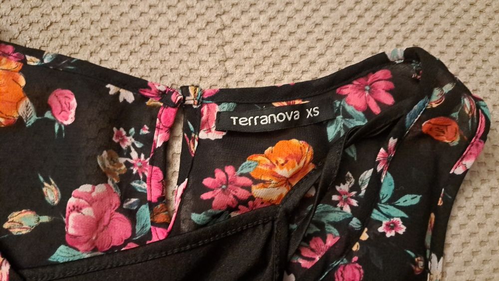 Красива рокля Terranova XS