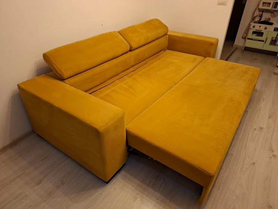 De vanzare canapea extensibila 3 persoane