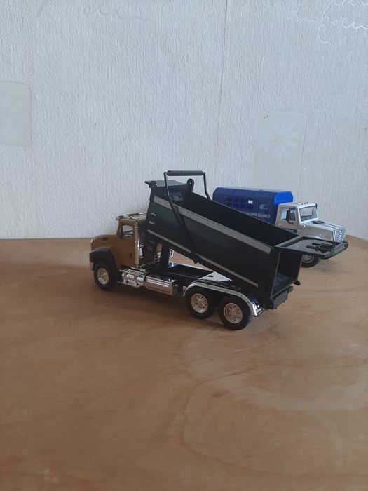 грузовики, модельки