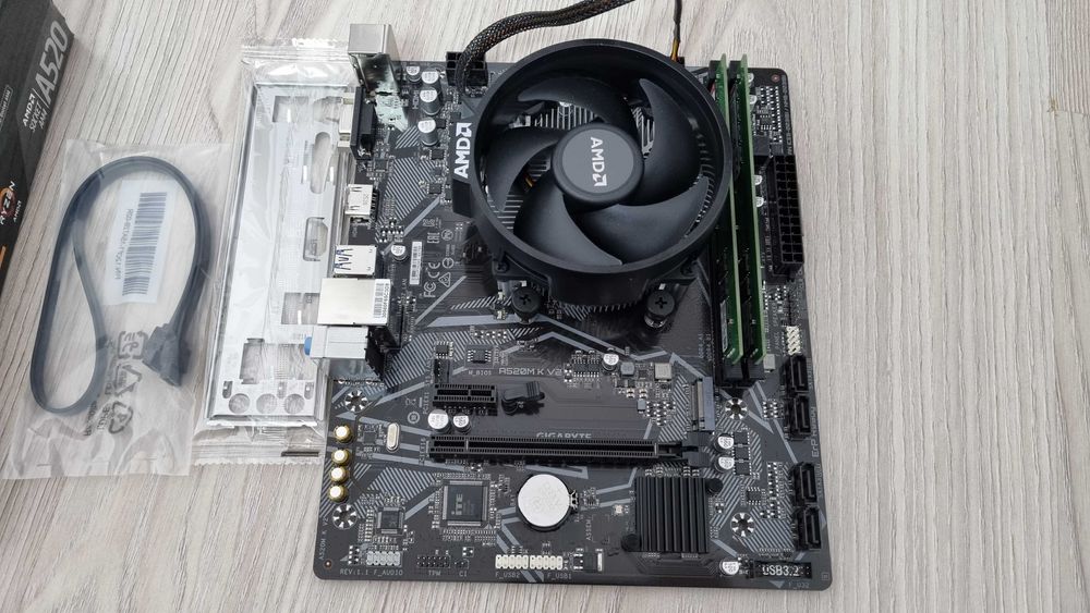 Kit AM4 GIGABYTE A520M-K v2+AMD Ryzen 5 3400G+RAM 16Gb DDR4 2666
