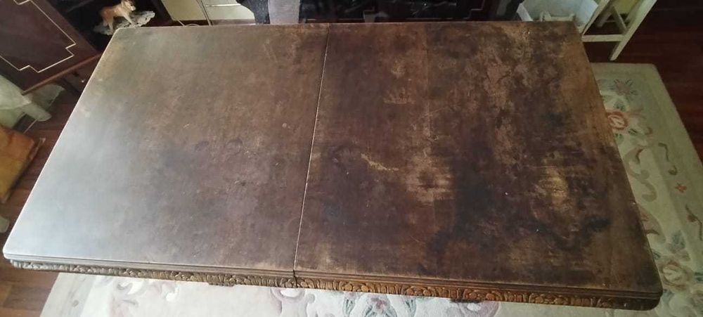 Masă din lemn masiv din nuc stil florentin secolul XIX