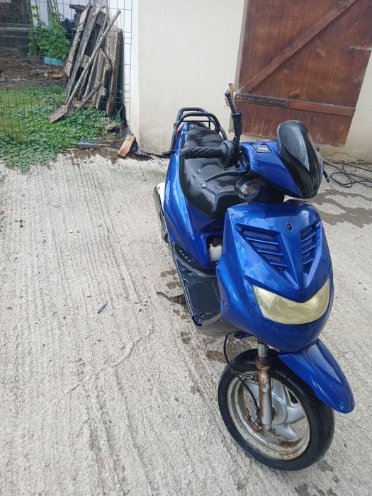 Scuter 49 centimetri cubi