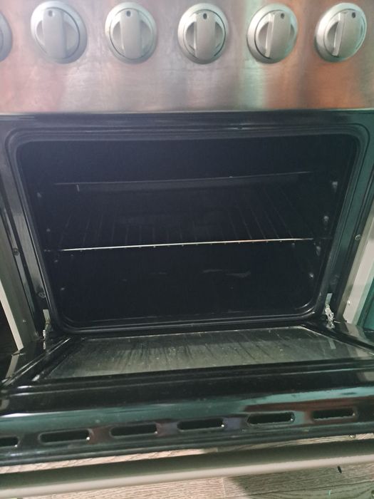 Продам газовую плиту