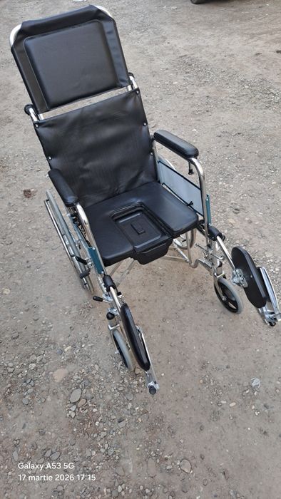 Vand scaun cu rotile putin folosit,include bazinet