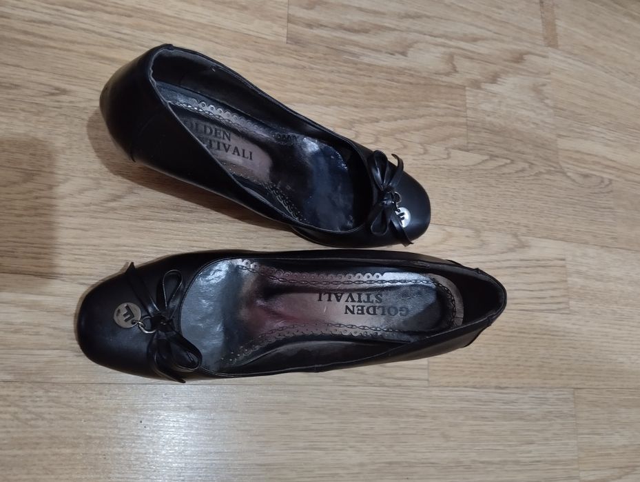 продам женские туфли