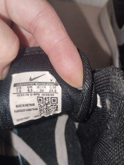 Кроссовки  высокие 39 размер